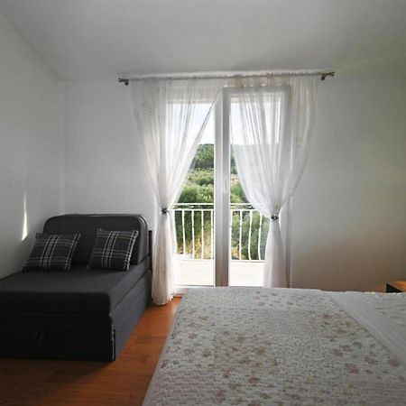Apartments Mihovilovic - 50 M From Beach Slatine Exteriör bild