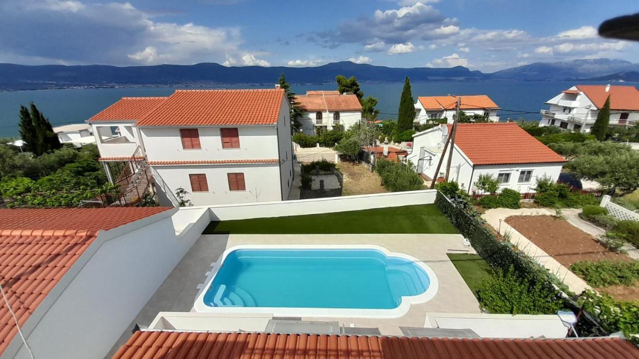 Apartments Mihovilovic - 50 M From Beach Slatine Exteriör bild