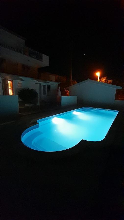 Apartments Mihovilovic - 50 M From Beach Slatine Exteriör bild
