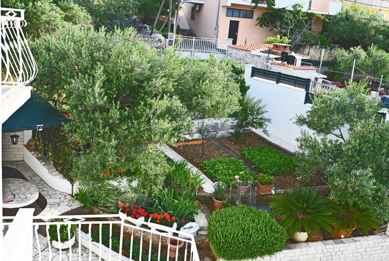 Apartments Mihovilovic - 50 M From Beach Slatine Exteriör bild
