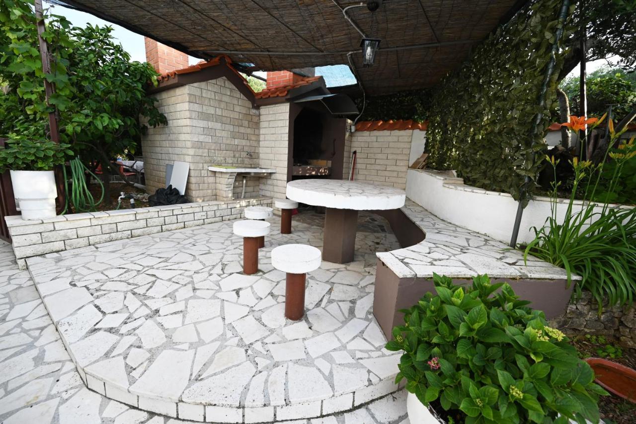 Apartments Mihovilovic - 50 M From Beach Slatine Exteriör bild