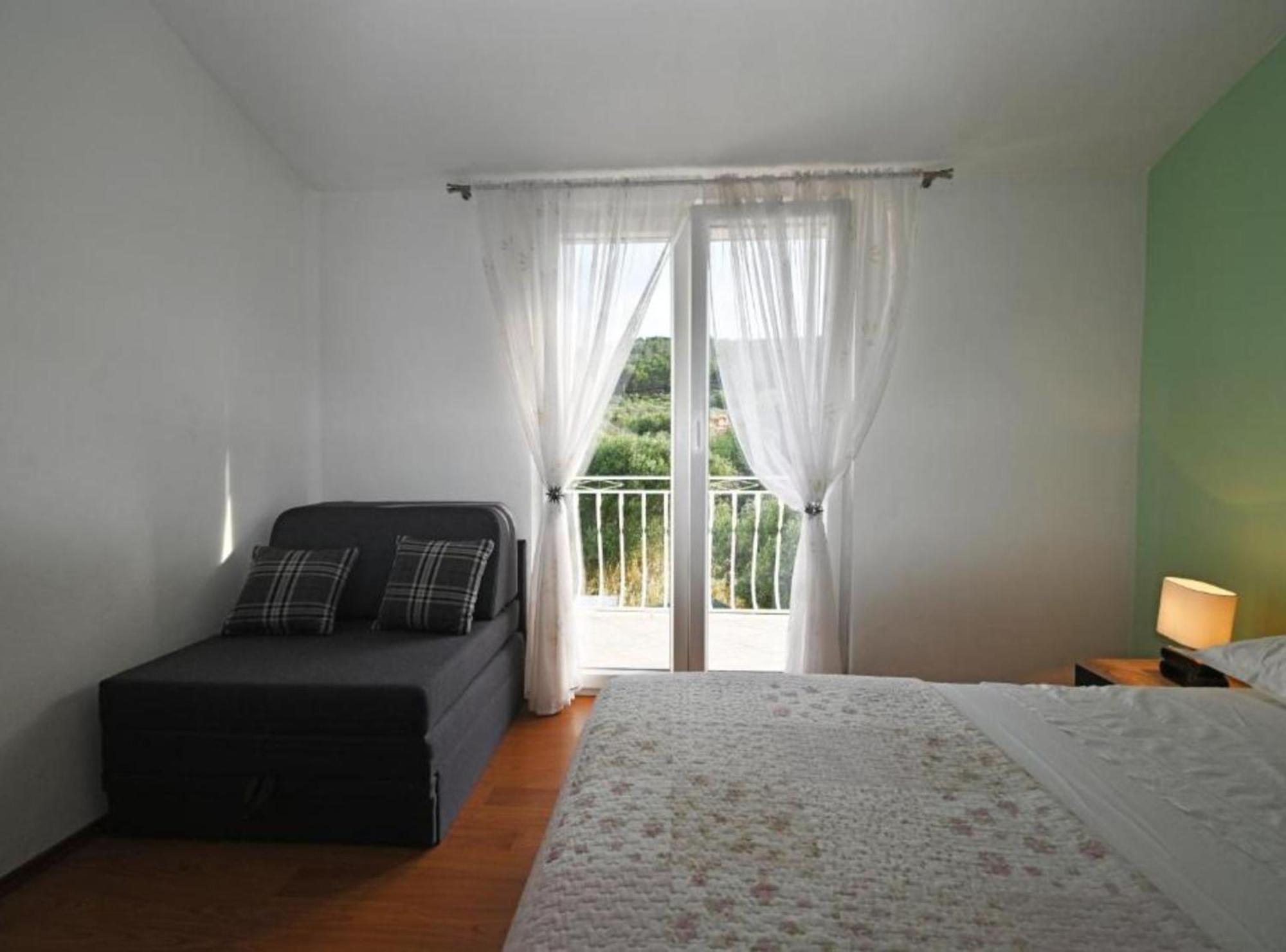 Apartments Mihovilovic - 50 M From Beach Slatine Exteriör bild