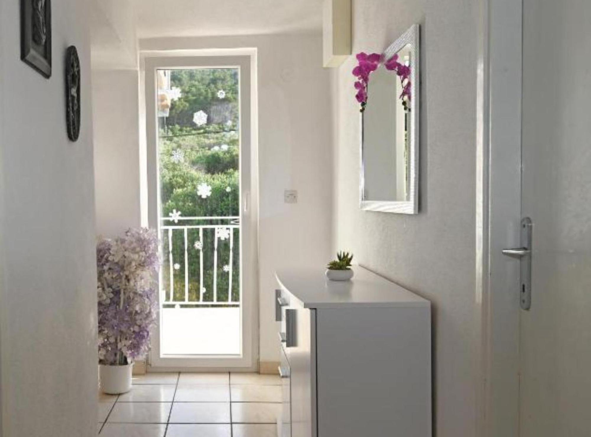 Apartments Mihovilovic - 50 M From Beach Slatine Exteriör bild