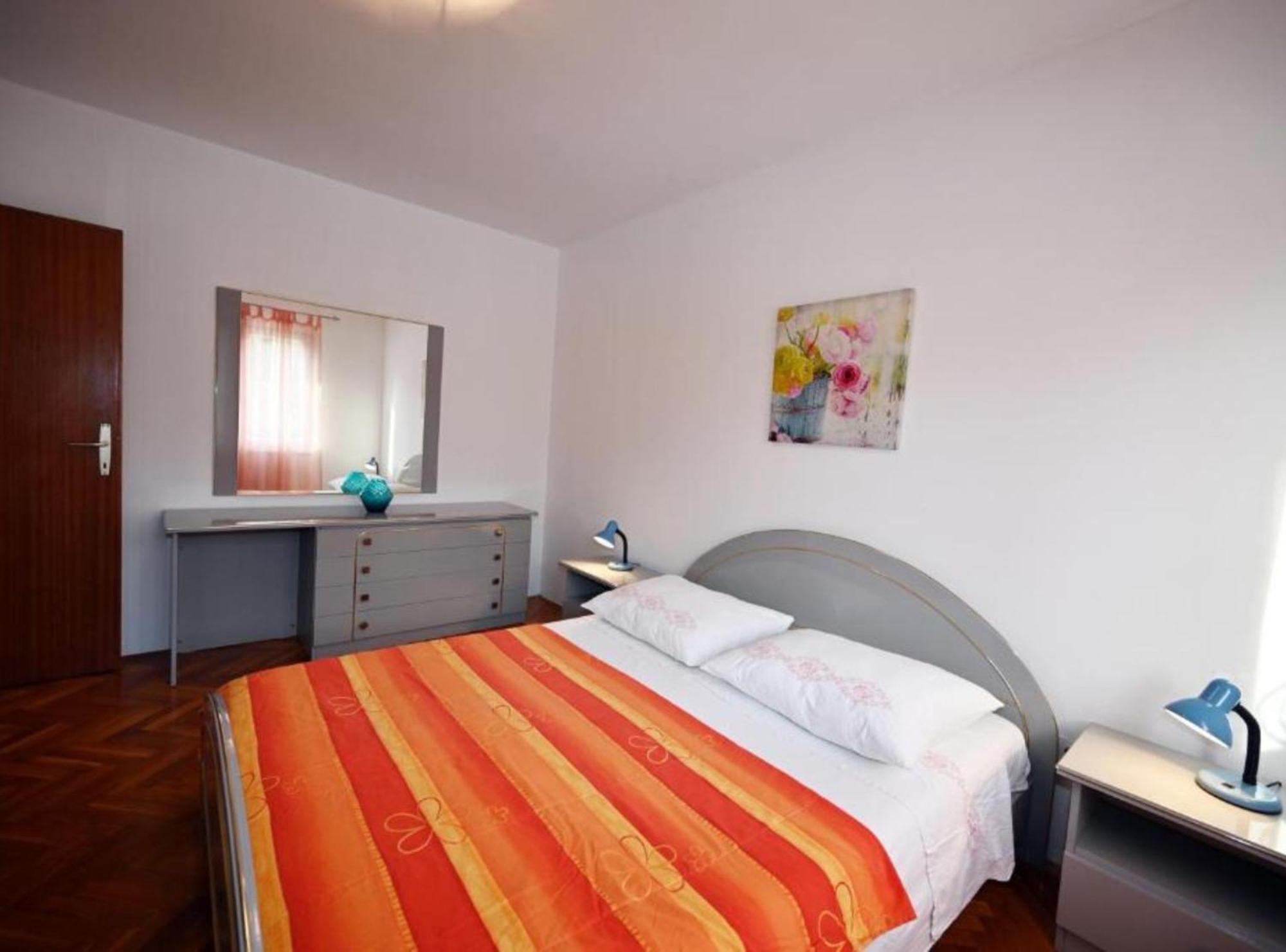 Apartments Mihovilovic - 50 M From Beach Slatine Exteriör bild