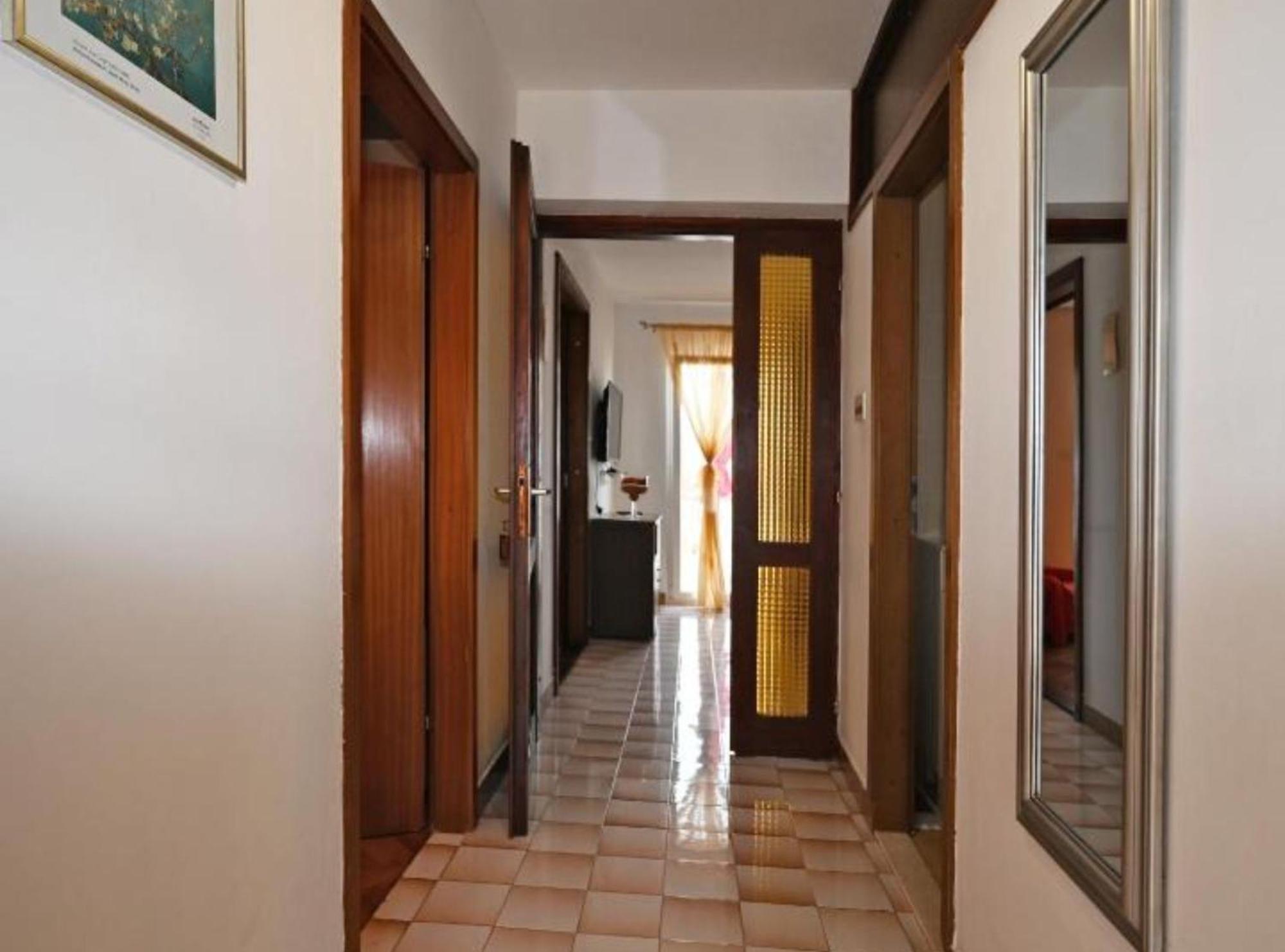 Apartments Mihovilovic - 50 M From Beach Slatine Exteriör bild