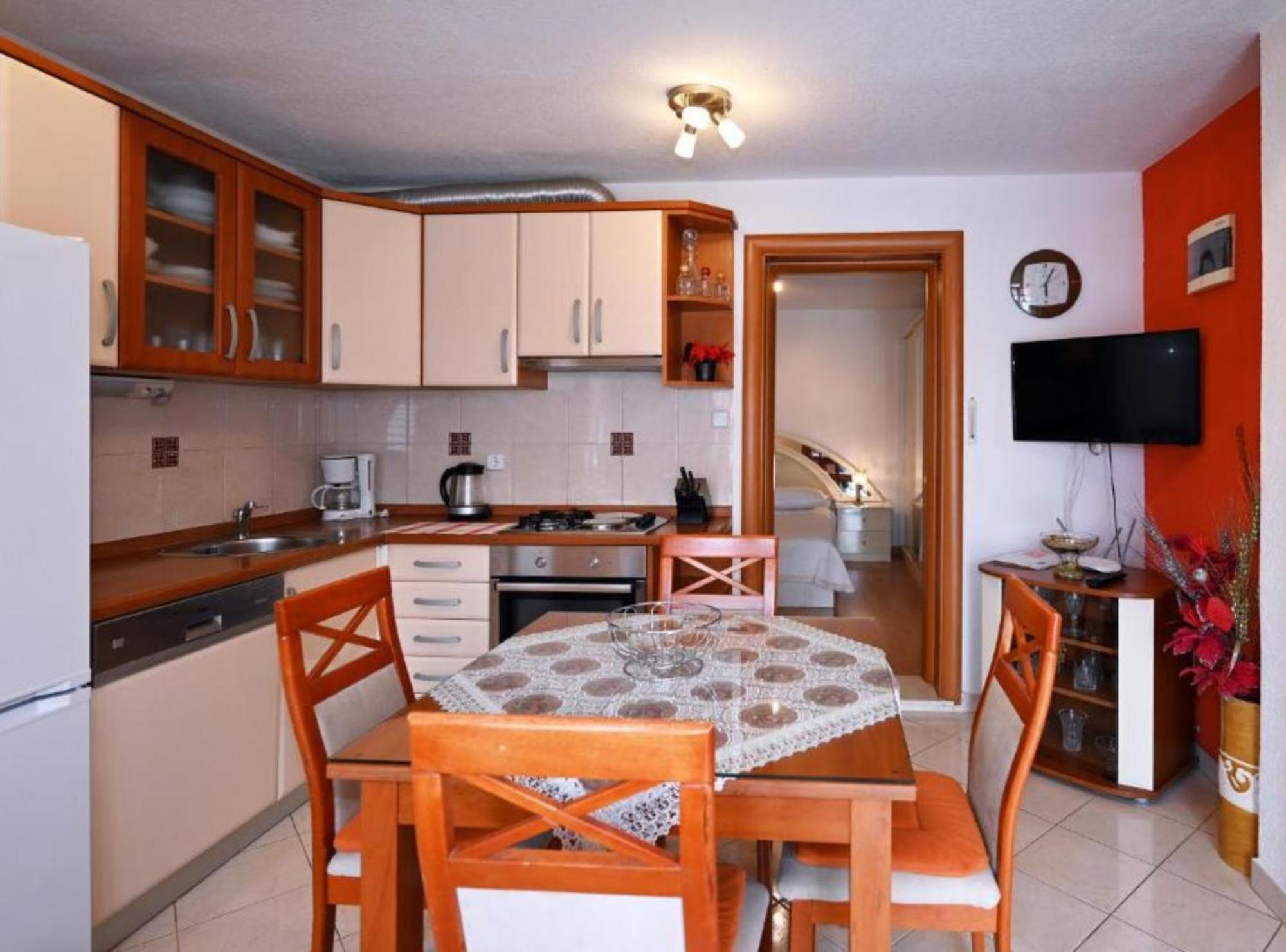 Apartments Mihovilovic - 50 M From Beach Slatine Exteriör bild
