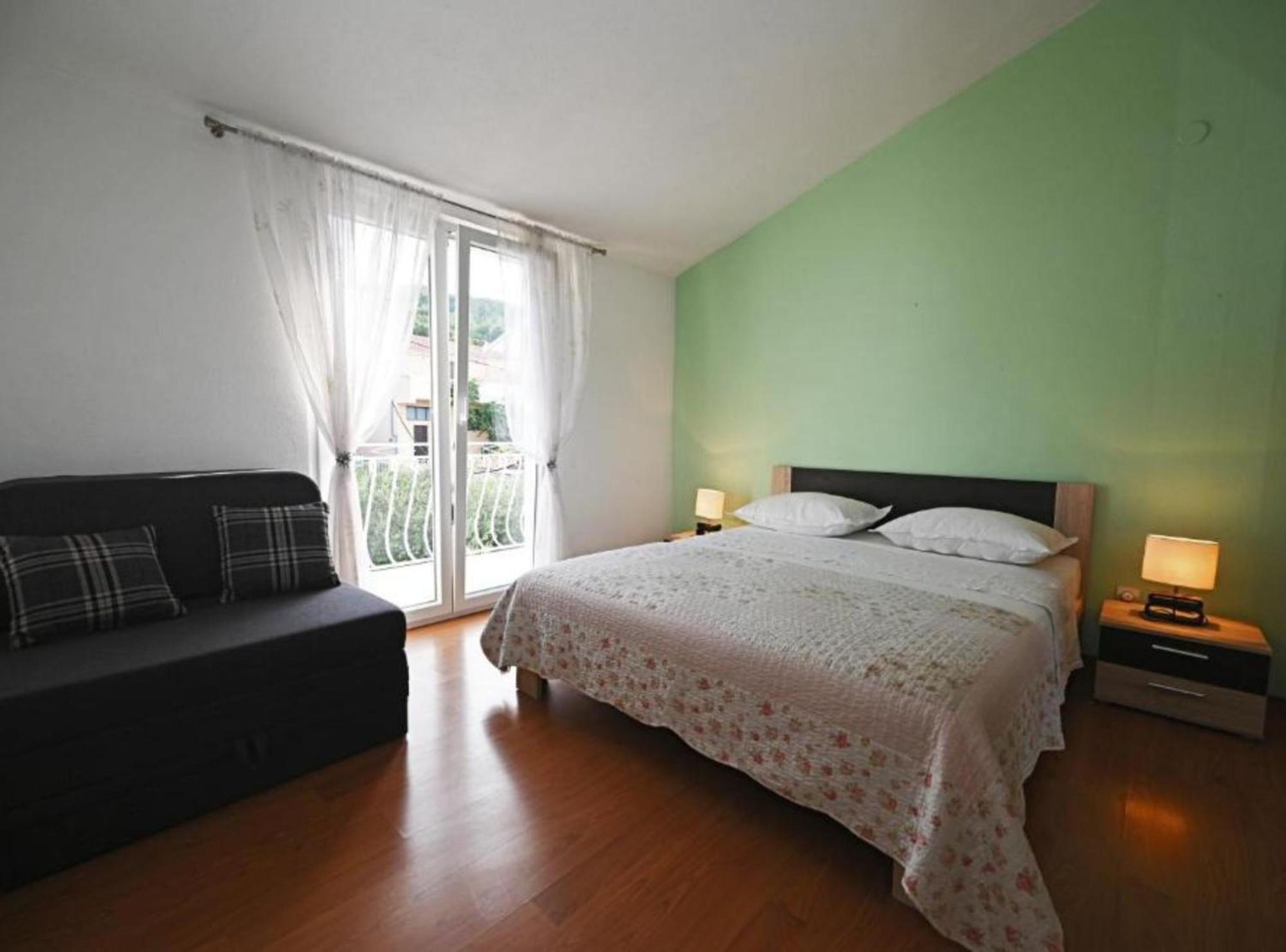 Apartments Mihovilovic - 50 M From Beach Slatine Exteriör bild