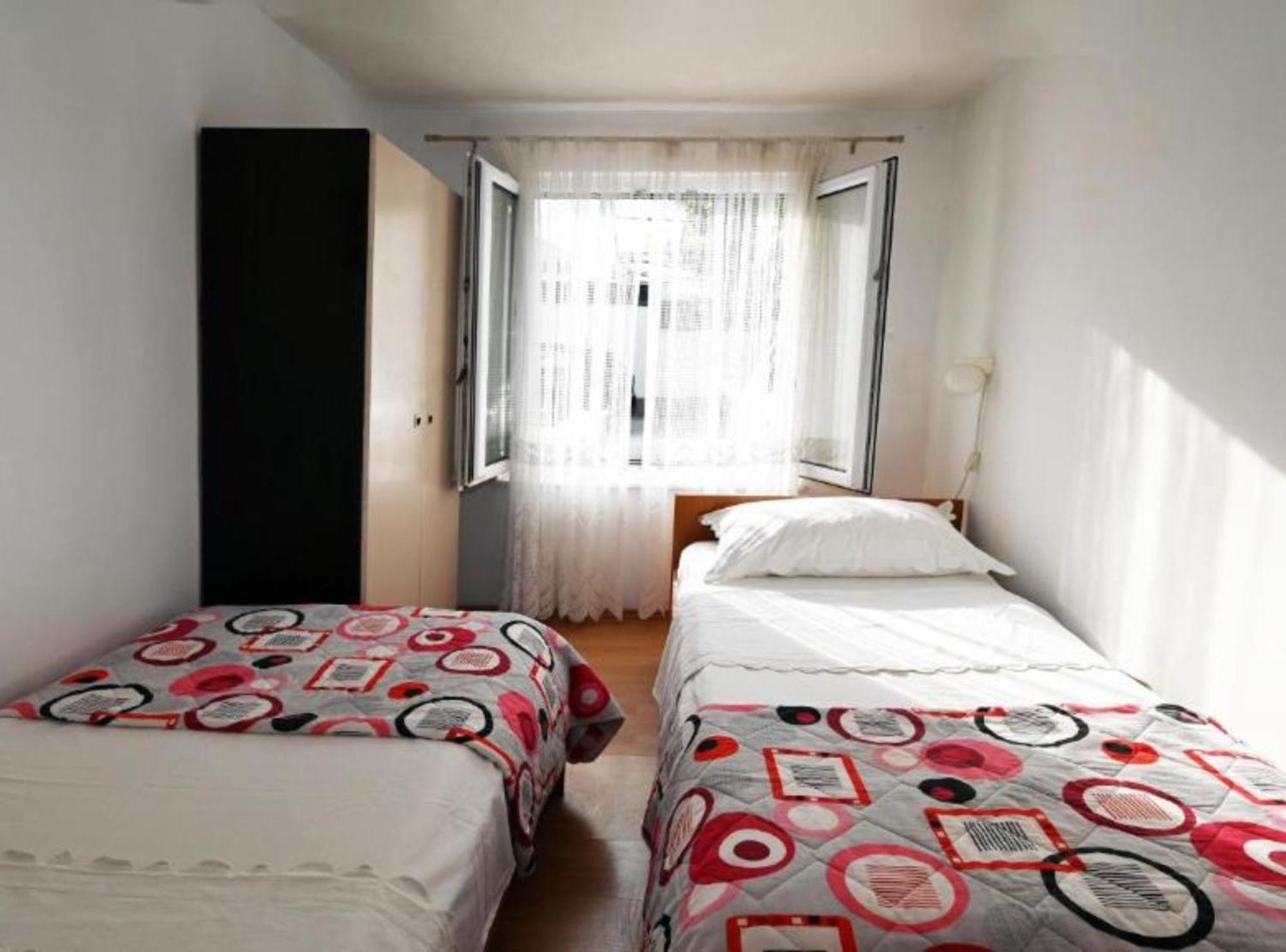 Apartments Mihovilovic - 50 M From Beach Slatine Exteriör bild