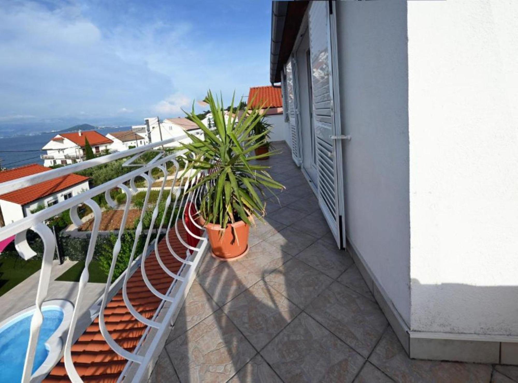 Apartments Mihovilovic - 50 M From Beach Slatine Exteriör bild
