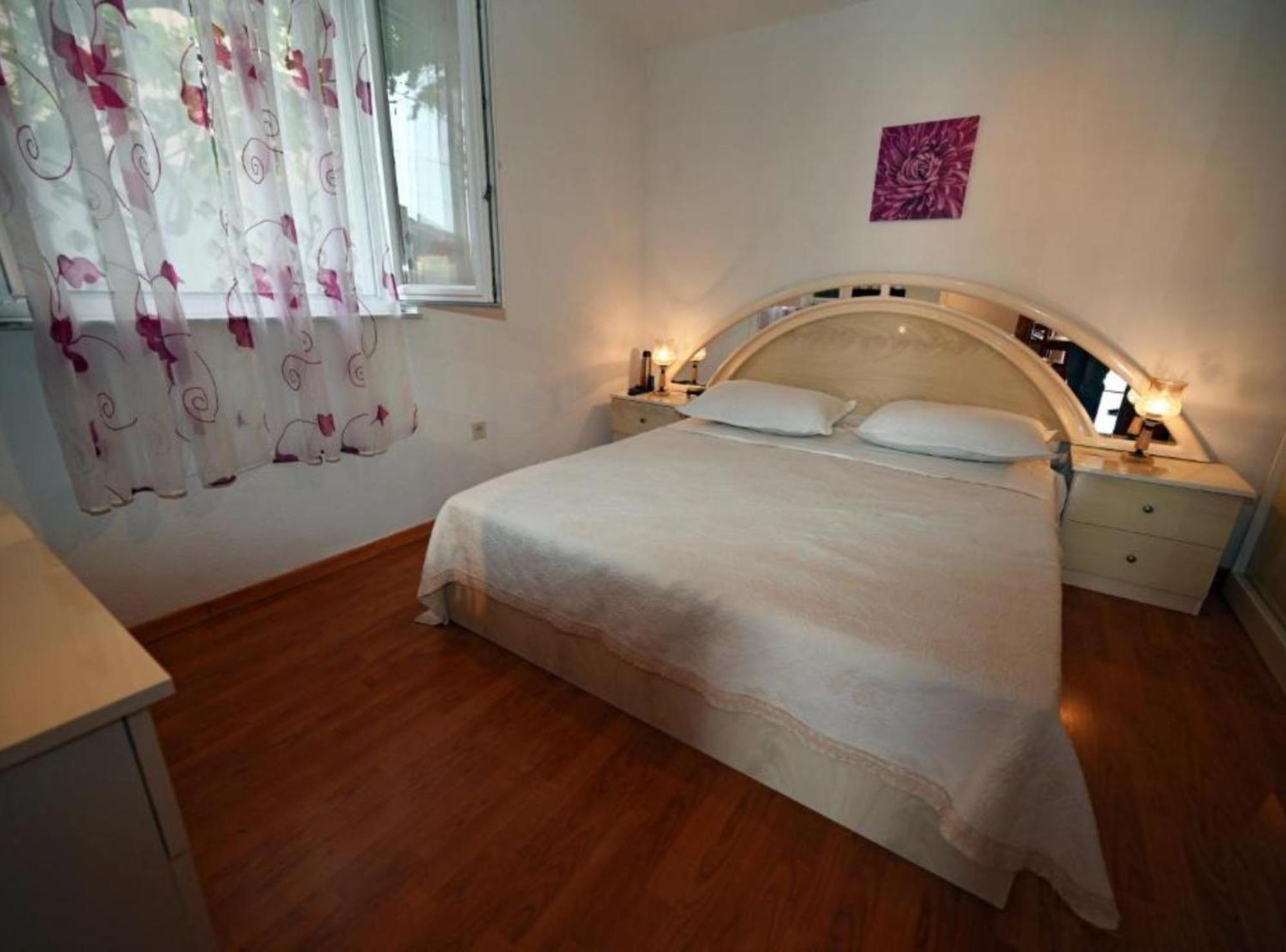 Apartments Mihovilovic - 50 M From Beach Slatine Exteriör bild