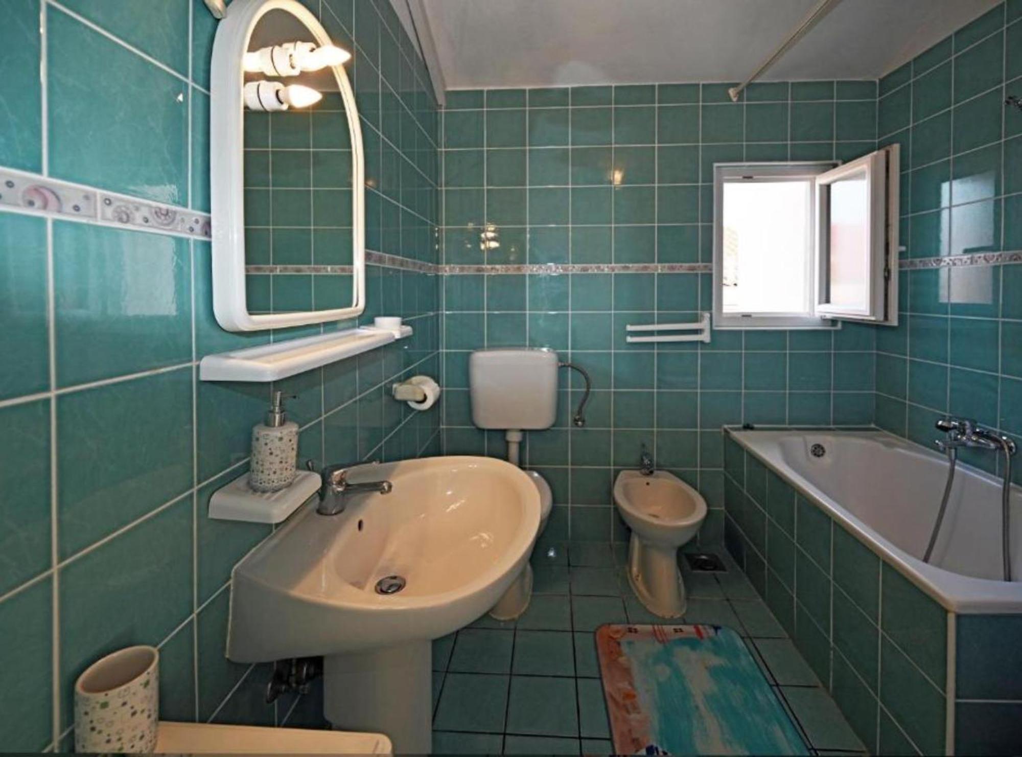 Apartments Mihovilovic - 50 M From Beach Slatine Exteriör bild
