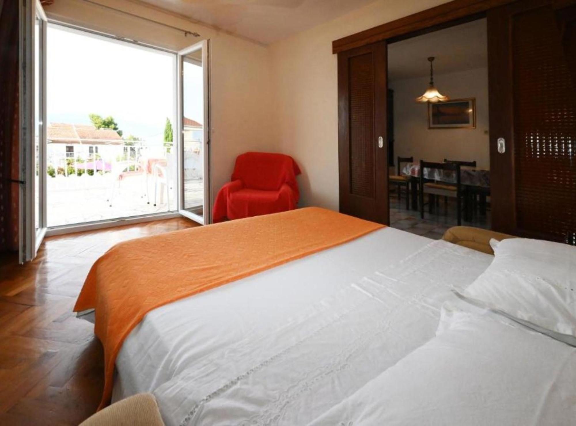 Apartments Mihovilovic - 50 M From Beach Slatine Exteriör bild